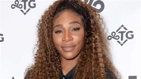 Serena Williams flaunts derriere in string bikini in jaw。